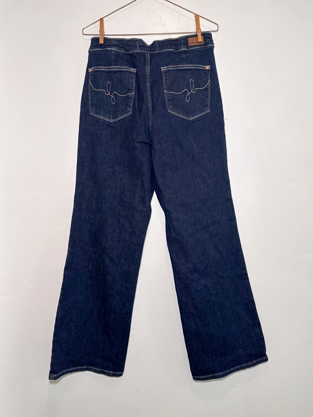Judy Blue Dark Blue Wide Leg Jeans
Size 30 (11) - Picture 5 of 8